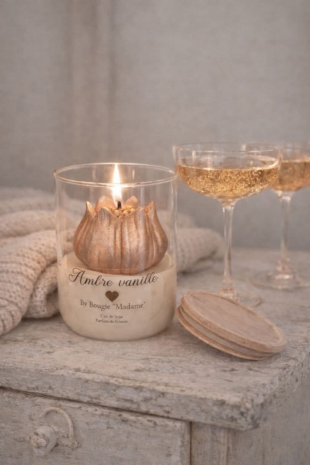 Bougie Bougies Madame allumée dans une ambiance chaleureuse
